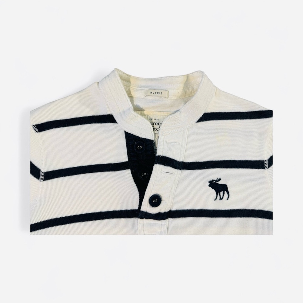 Men’s Abercrombie & Fitch White and Navy Striped Henley Shirt - Picture 3 of 6